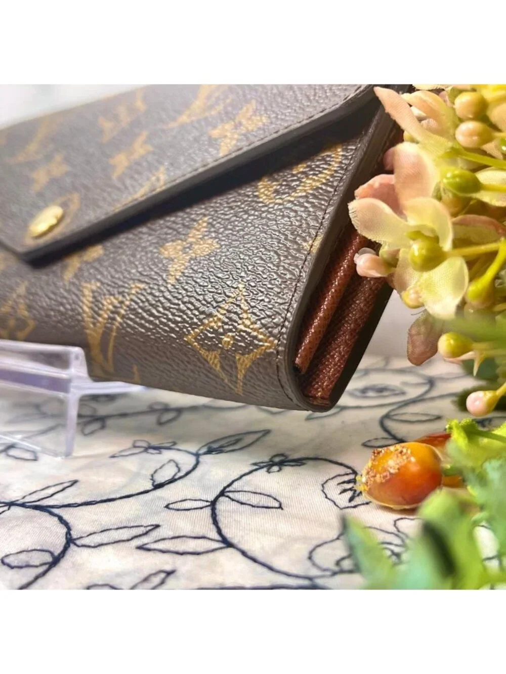Louis Vuitton Portefeuille Sarah Monogram Wallet